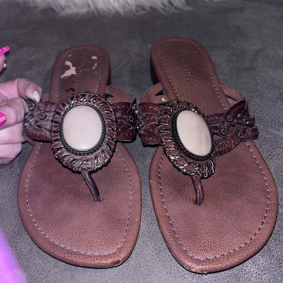 Bare trap Sandals Brown Thongs Brand Very Cute Style 6M flaw sole - Picture 1 of 6